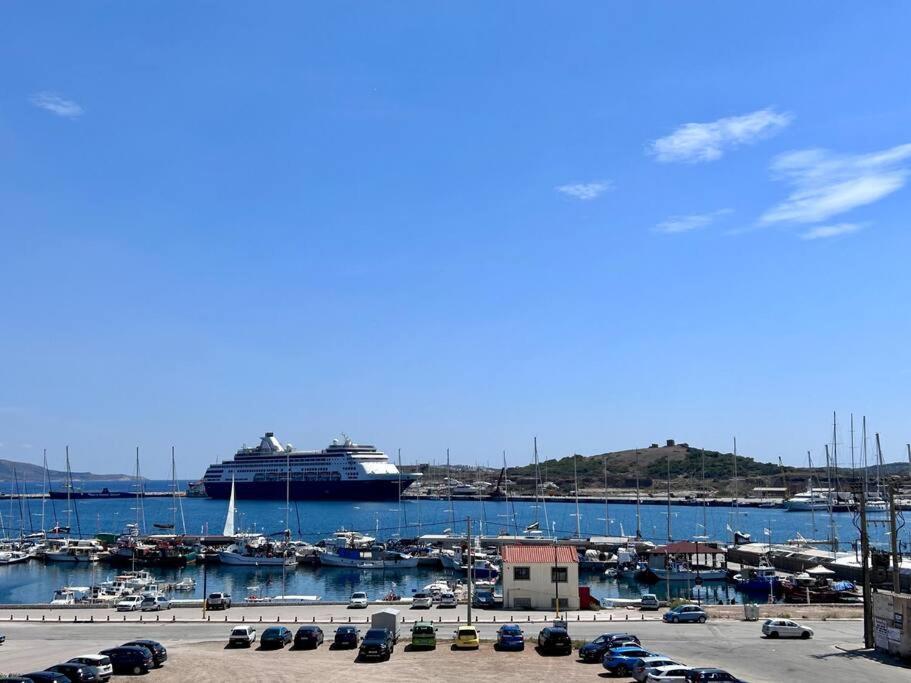 Luxury Port View Apartment Lavrio Exterior photo